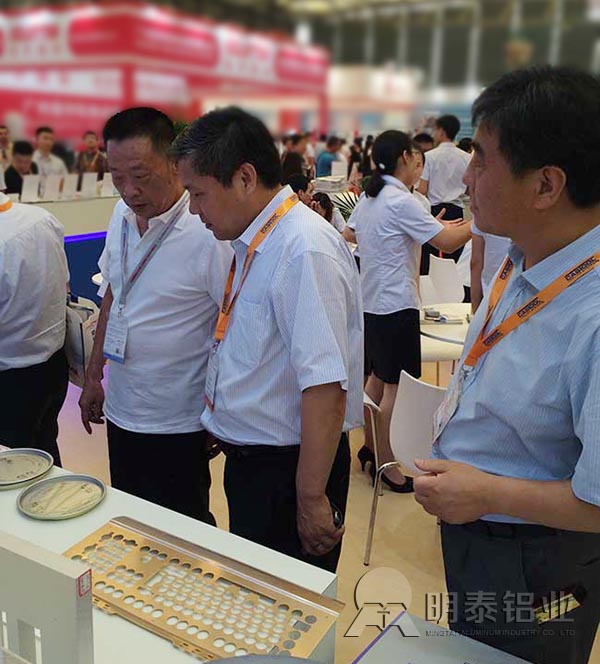 抖音黄色网站铝业展会现场